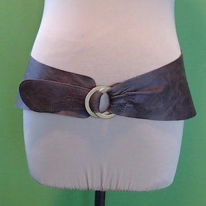 Elegant Brown Leather Belt